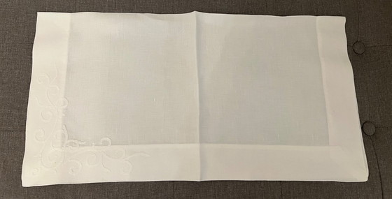 Image 1 of 12 tovaglioli ricamati a mano Eri Textiles