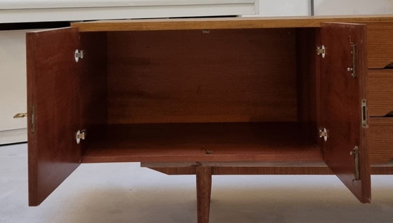 Image 1 of Credenza bassa di metà secolo