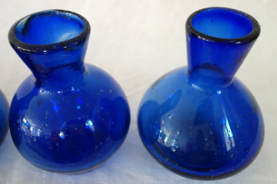4 cobalt blue blown glass vases with bubbles, 60s/70s (photo 6 of 11)