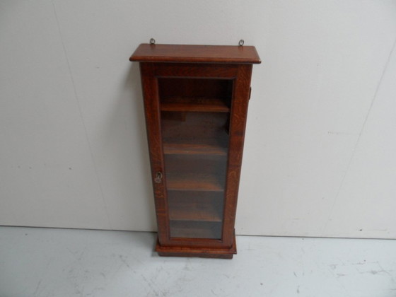 Image 1 of Antiek eiken vitrinekast