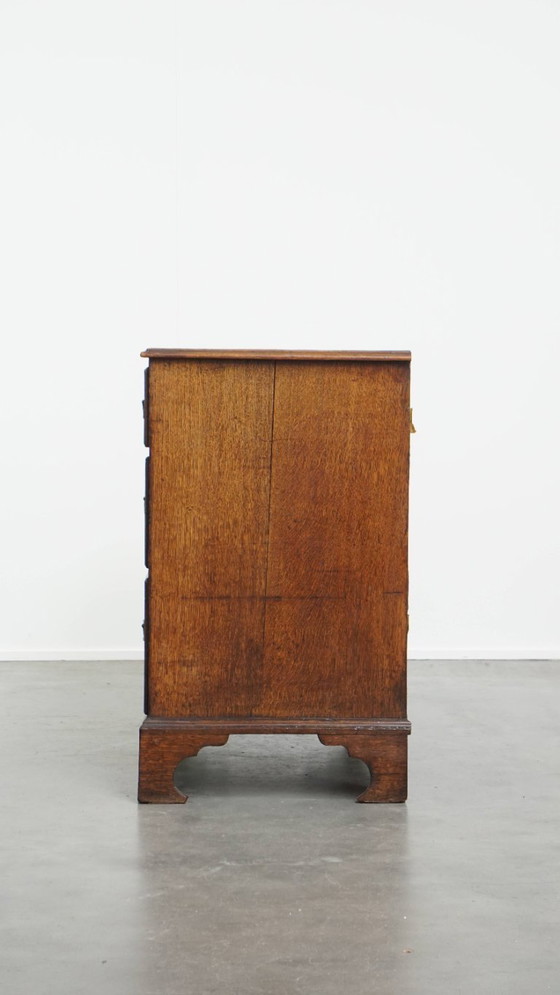 Image 1 of Commode ancienne en chêne anglais du XVIIIe siècle