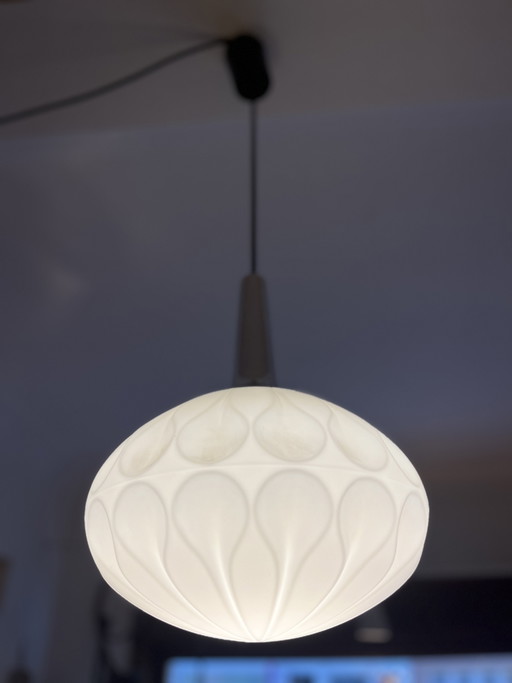 Lámpara colgante de cristal opalino de Peill &amp; Putzler