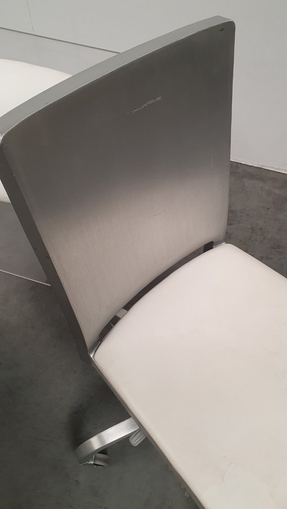Sedia da ufficio Emeo Design Philippe Starck, ruote Hudson, alluminio – Emeco, Sedie da ufficio, Plastic (photo 5 of 19)