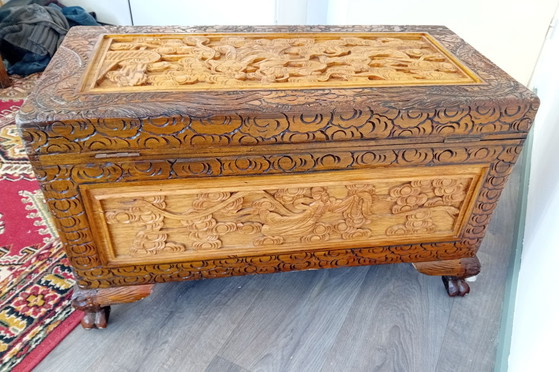 Baule cinese in canfora intagliato vintage – Armadi contenitori, Legno, Ottone (photo 9 of 15)
