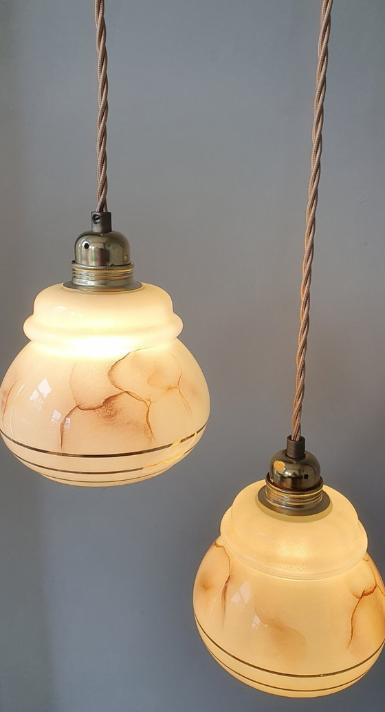Image 1 of vintage gemarmerde opaline hanglampen met gouden decoratie