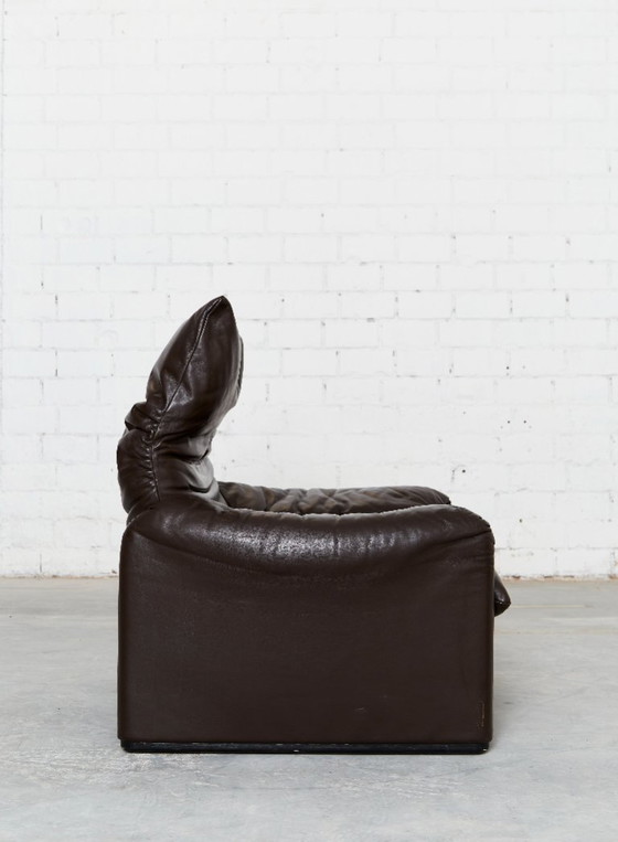 Image 1 of Maralunga-Loungesessel und passender Hocker aus Leder von Vico Magistretti für Cassina, 1980er Jahre, 2er-Set