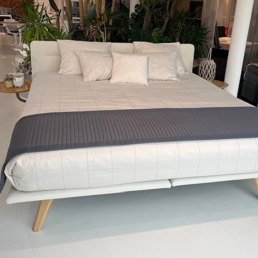 Lit de marque privée - 200x210