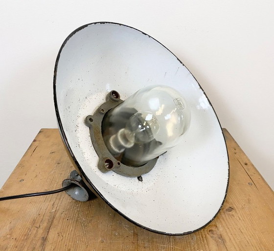 Image 1 of Suspension industrielle en émail noir et fonte, années 1960