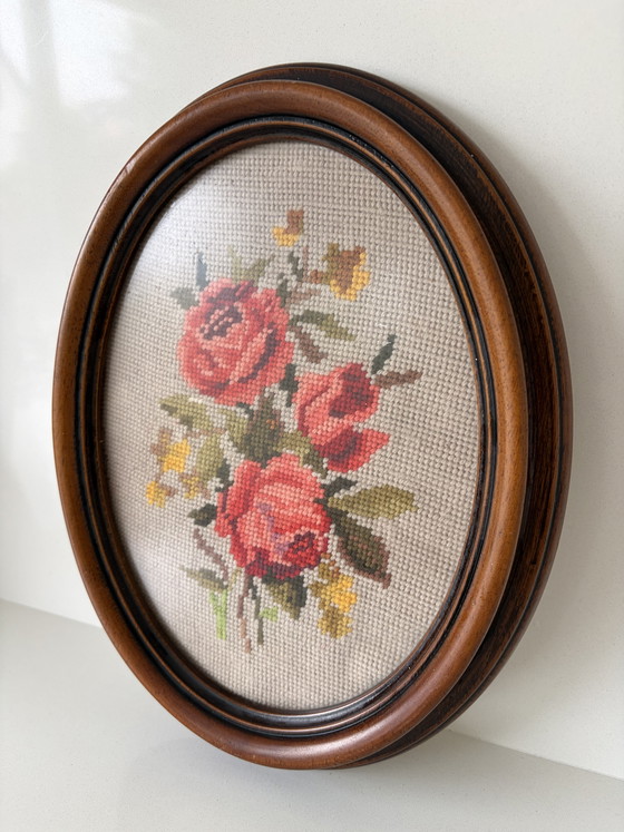 Broderie encadrée vintage avec des roses – Décorations murales, Textile, Wood (photo 2 of 5)