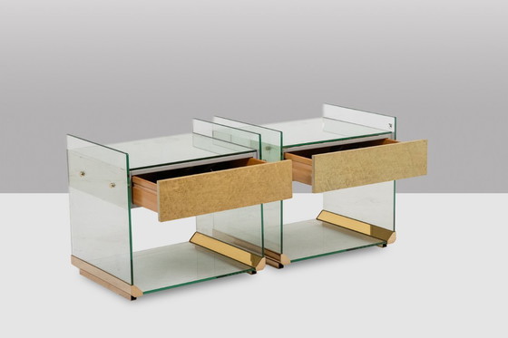 Image 1 of Ein Paar Nachttische oder Sofa-Enden aus Messing, Glas und Spiegel. 70er Jahre.