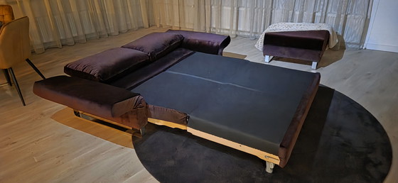 Image 1 of Lussuoso divano letto con pouf in tessuto di velluto color melanzana