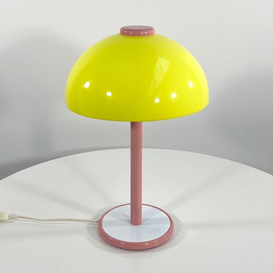 Image 1 of Lampada da tavolo postmoderna rosa e gialla in metallo e plastica, anni '80