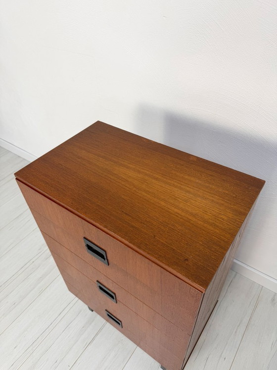 Image 1 of Dressoir van teakhout uit de jaren 60 in de stijl van Cees Braakman – Compacte ladekast