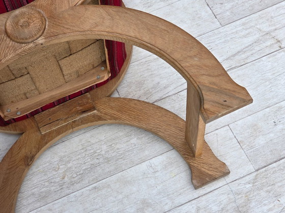 Image 1 of 1970, fauteuil danois, laine d'ameublement rouge d'origine, bois de chêne massif.