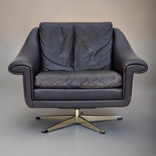 1960s, Danish swivel armchair by Aage Christensen, furniture leather.