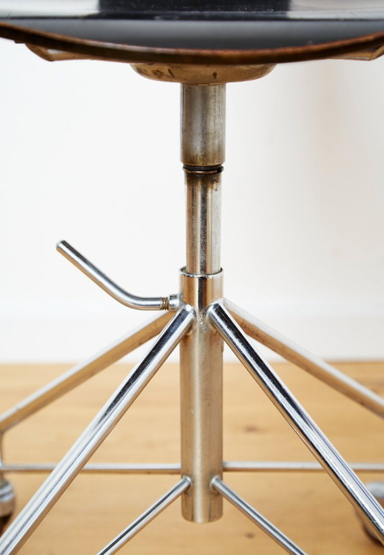 Image 1 of Page 1 of 15 Arne Jacobsen 3115 Mosquito Office Chair for Fritz Hansen
