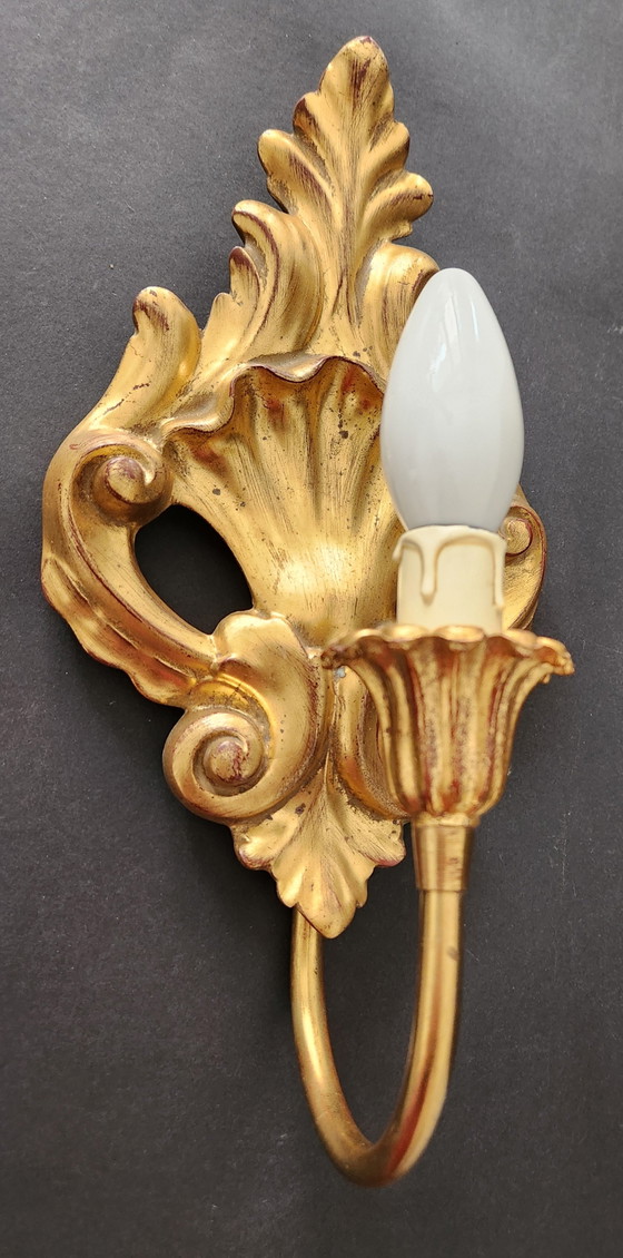 2 Louis XVI Neo-Classical Rocaille Wall Lamps with Gilded Carved Wood Appliqués, Handgeschnitzt, Frankreich (photo 9 of 15)