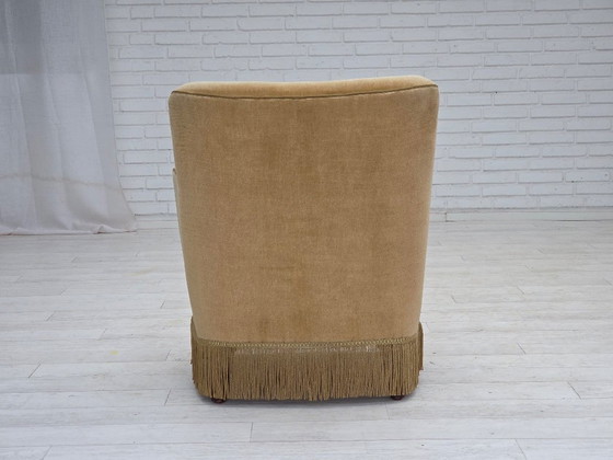 Image 1 of Poltrona danese, anni '70, in velluto verde chiaro.