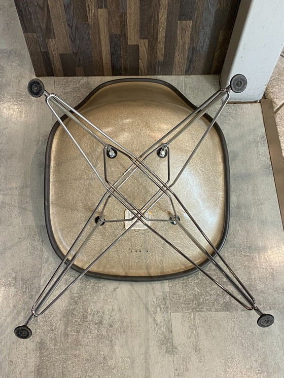 Image 1 of Sedia in fibra di vetro, rivestimento in vinile, stile DSR Eiffel, verde/greige, vintage Eames/Herman Miller, anni '50/'60/'70