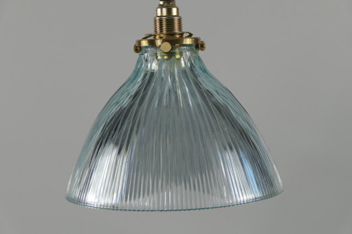 Lampada da soffitto a coste in vetro Holophane azzurro con supporto paralume in ottone