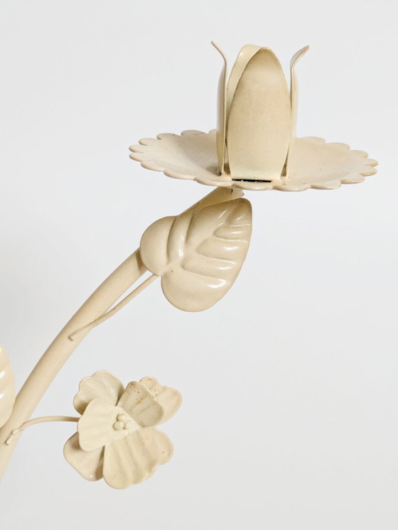Image 1 of Candelabro italiano vintage in ghisa, floreale bianco crema, adatto a candele a 2 ceri