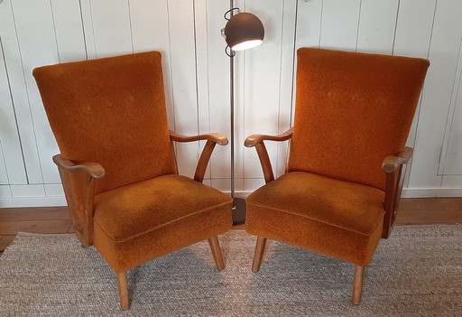 Due poltrone vintage di metà secolo