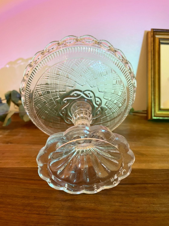Schale aus geformtem Glas auf Fuß – Schalen (photo 3 of 4)