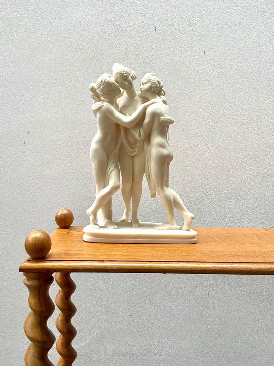 Image 1 of Scultura in marmo dei primi del Novecento raffigurante le Tre Grazie.