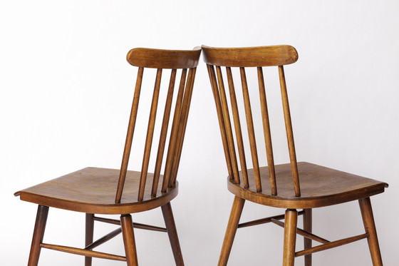 Image 1 of Paar Vintage stoelen met spilrugleuning - 1970 Beukenhout, gerestaureerde rustieke zitting