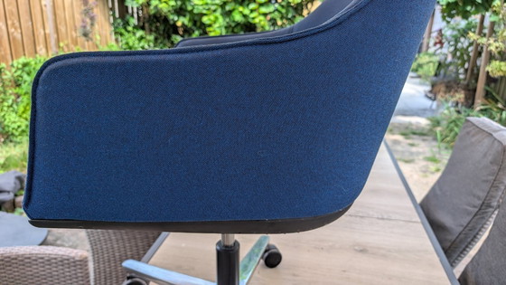 Image 1 of Vitra Softshell office chair Plano Blue/Coconut