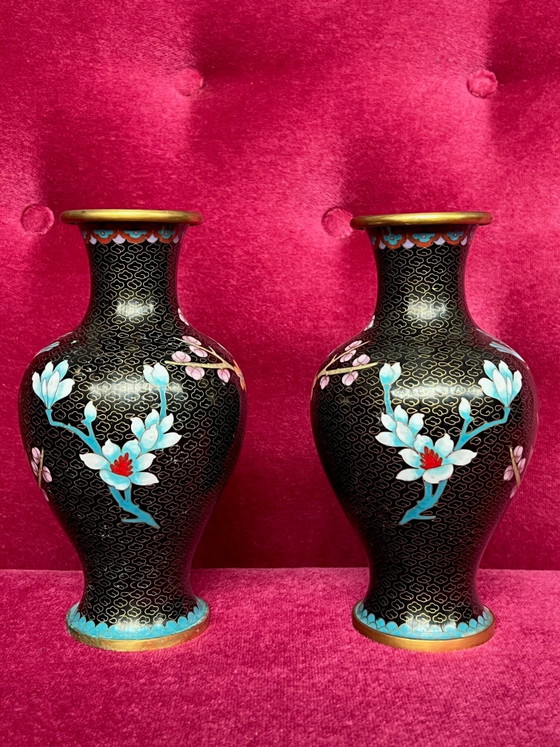 Pair of cloisonné vases. – Bronze (photo 3 of 5)