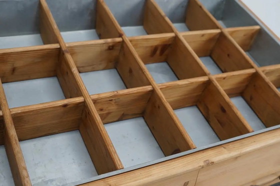 Image 1 of Vintage Nederlandse grenen haberdashery winkelkast met glazen fronten