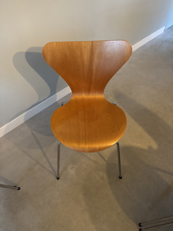 Image 1 of Original Fritz Hansen Series 7 chairs (Arne Jacobsen). Stackable. Labels included. Only available as a set of 6.