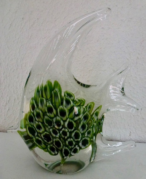 Image 1 of 2 presse-papiers en verre de Murano soufflé à la main, en forme de poisson avec décoration millefiori.