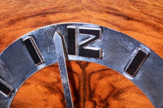 Restaurierte Art Deco Tischuhr, Nussbaum, neu poliert, Tschechisch, 1920er Jahre – Uhren, Glass, Wood (photo 3 of 10)