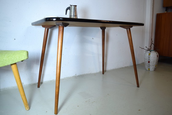 Image 1 of Salontafel, keukentafel of bijzettafel in mid-century stijl uit de jaren 50.