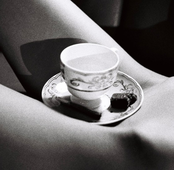 Image 1 of Kunstfoto „Tomas Urbelionis“ – „Eine Tasse Aphrodisiakum 2“