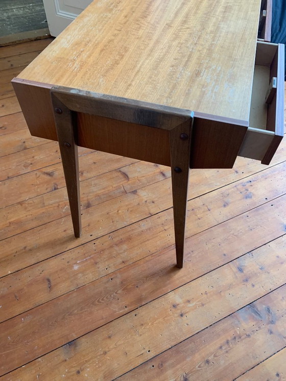 Image 1 of escritorio de los años 60