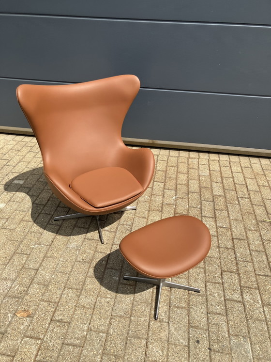 Image 1 of Sillón Egg de Fritz Hansen + Otomana de piel color coñac ¡En perfecto estado!