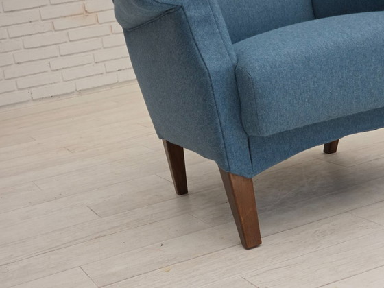 Image 1 of Años 60, diseño danés de Fritz Hansen, sillón retapizado con taburete, modelo 8023.