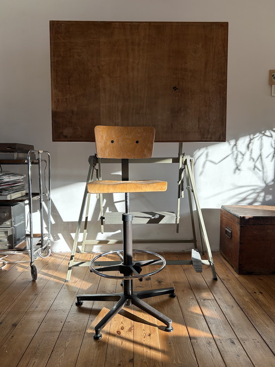 Image 1 of Mesa de dibujo industrial o de arquitecto holandesa (silla incluida)