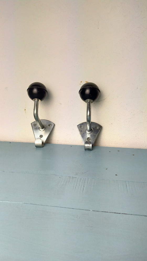 Due Appendiabiti Scolastici Vintage – Metal, Plastic (photo 3 of 5)