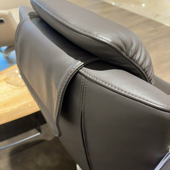 Image 1 of FSM FM-135/111 Stand-Up fauteuil met nekkussen