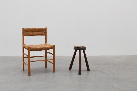 Image 1 of Sgabello francese brutalista a treppiede in rovere massiccio con bordo in metallo, 1850