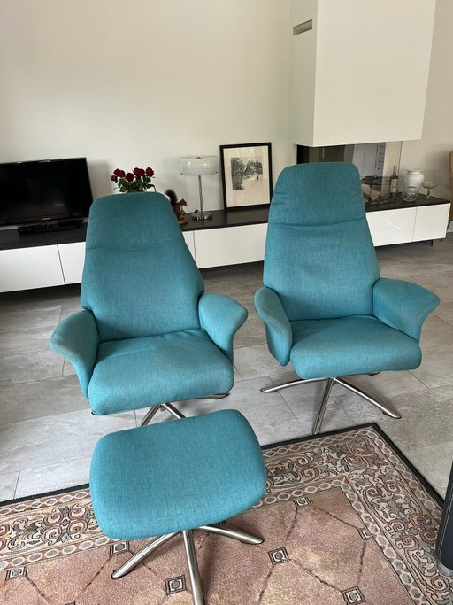 2 Hjort Knudsen Sessel + Fußhocker – draaistoelen, Textile