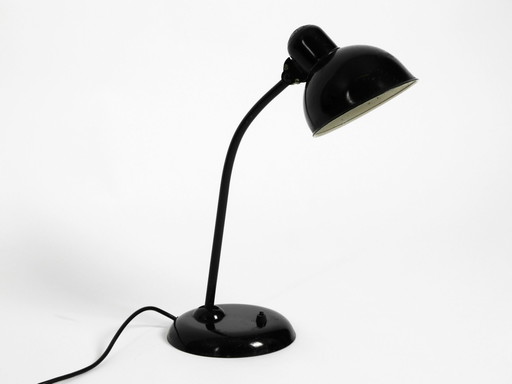 Original lampe de table en métal noir Kaiser Idell des années 1940 modèle 6551