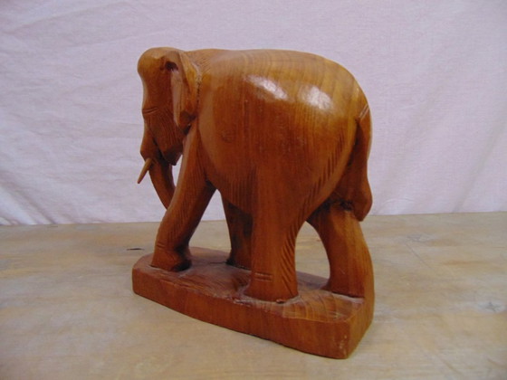 Image 1 of Éléphant en bois vintage de Thaïlande