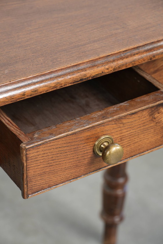 Image 1 of Antique English oak side table/hall/corridor table from the early 19th century with a beautiful appearance.