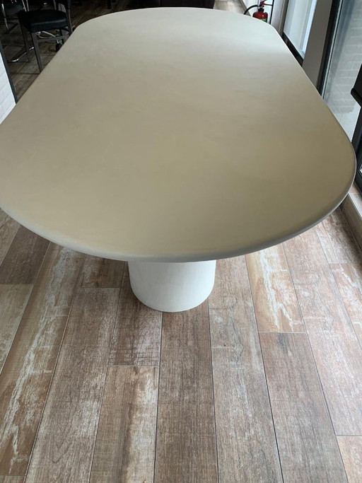 Table MORTEX (neuve) 240 cm de long x 110 cm de large