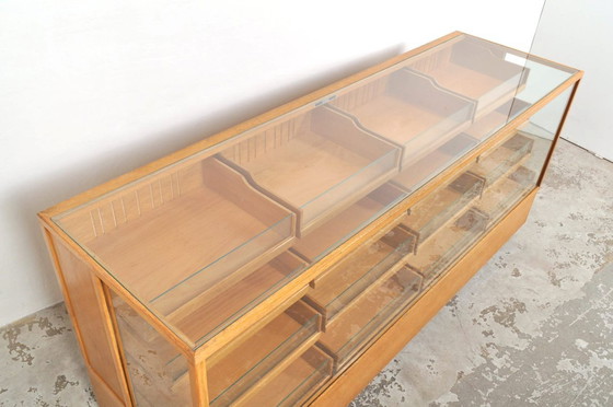 Image 1 of Vintage shop display case / counter in oak, 1930s